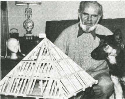Les Brown and a model of his pyramid