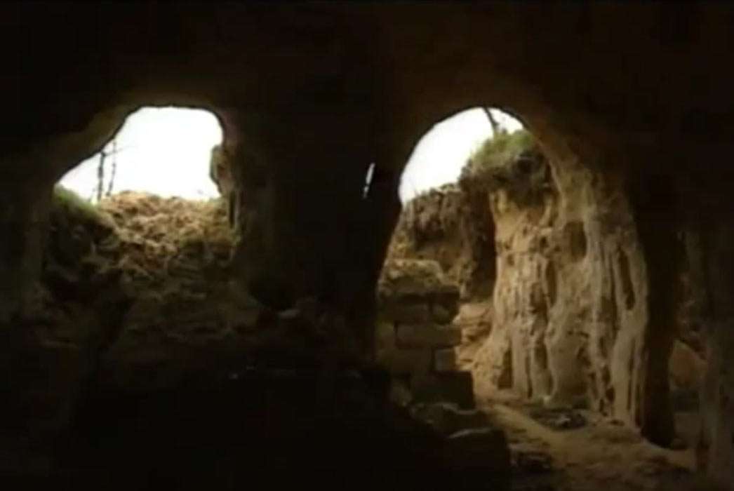 the underground village of Thébah