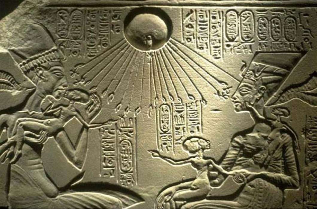 Akhenaten, Nefertiti, and Princesses Meretaten, Mekeaten, and Ankhesenpaaten worshiping the Aten as a family.